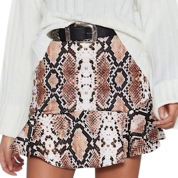 Nasty Gal Snake Print Ruffle Flare Mini Skirt Size Small (US 4) - Picture 2 of 7
